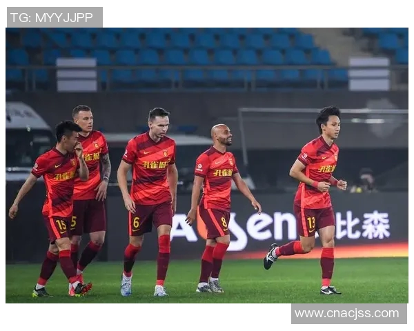 武汉足球队与北京足球队赛后复盘团队协作的成功与不足分析 武汉足球队与北京足球队赛后复盘团队协作的成功与不足分析