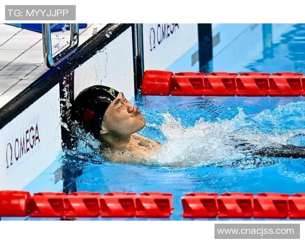 泳池明星崛起：从训练到赛场的辉煌历程与背后故事揭秘